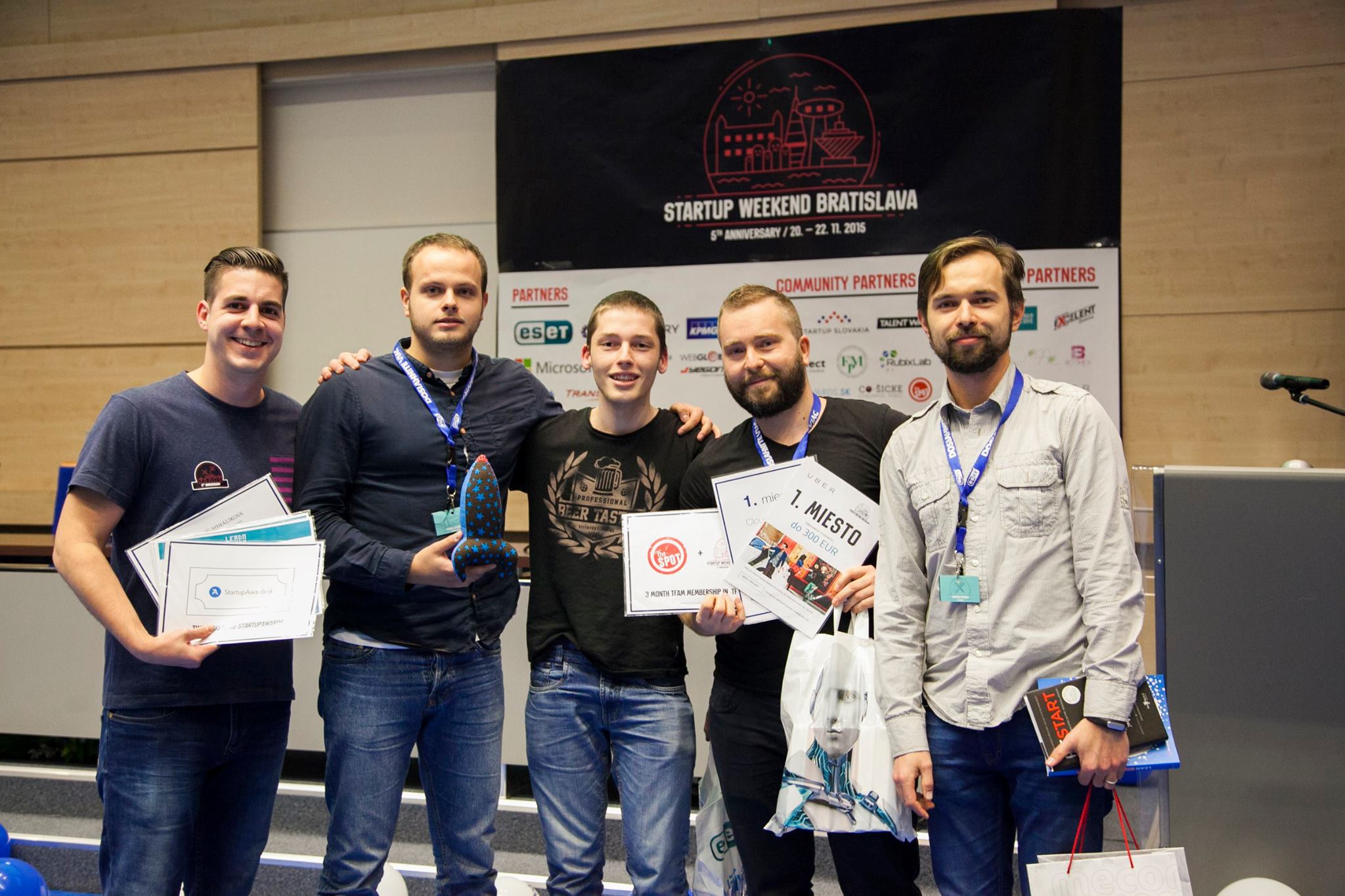 Víťazný tím na Startup Weekende v Bratislave, 2015 (Martin v strede)